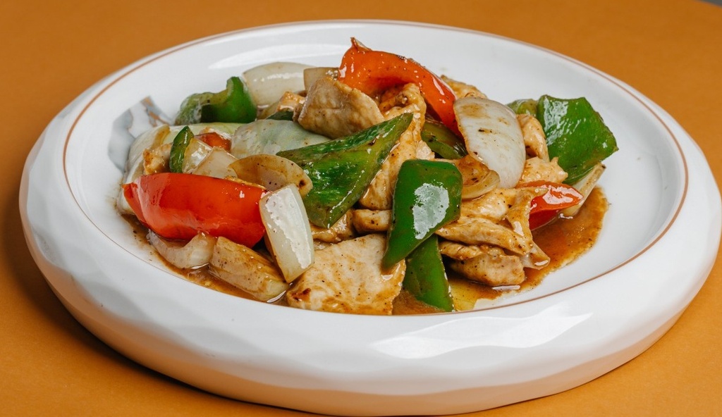 Gallina en Salsa de Frijoles Negros