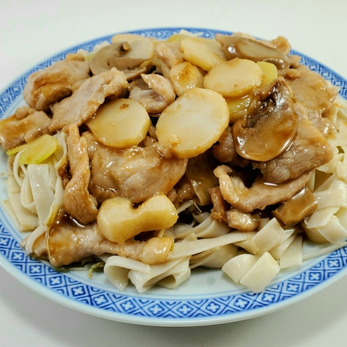 Chow Fun Puerco Asado